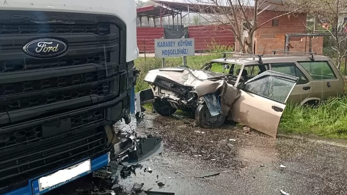 Yenice'de meydana gelen trafik kazasında tır ile otomobil çarpıştı, 1 kişi yaralandı.