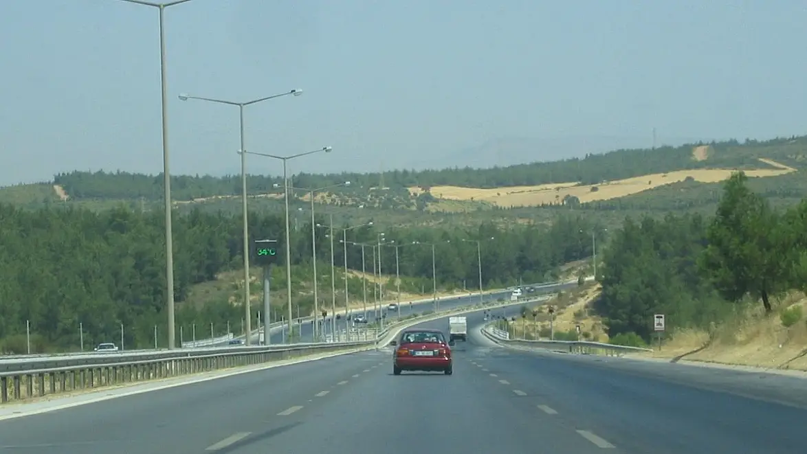 İzmir-Aydın Otoyolu'nda İzmir yönü daraldı