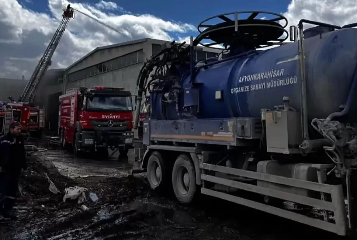 Afyonkarahisar'da Organize Sanayi Bölgesi'nde Meydana Gelen Yangın Hızlı Müdahale ile Kontrol Altına Alındı