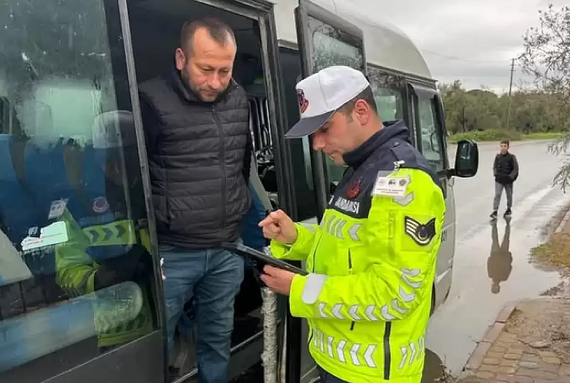 Jandarma, okul çevrelerinde ve okul servis araçlarında denetimlerini sıklaştırdı