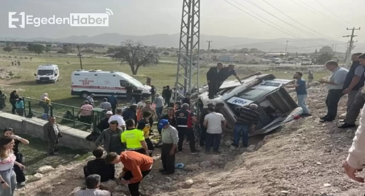 Kütahya’da minibüs kaza yaptı: 3 ağır 14 kişi yaralı