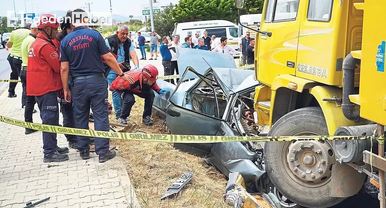 Balıkesirde feci kaza! 3 genç hayatını kaybetti