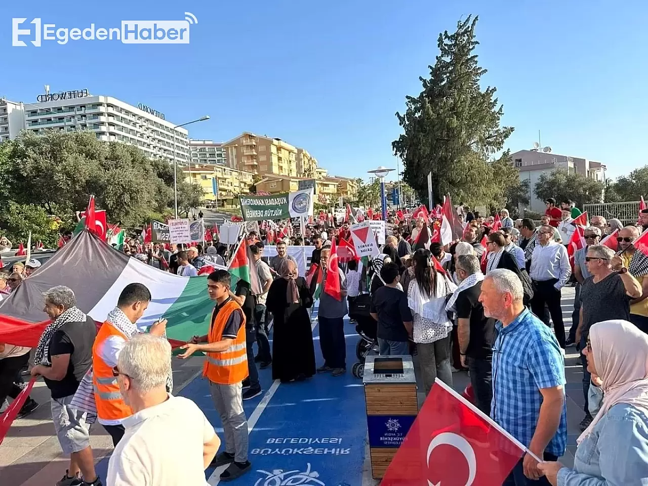 Binlerce Kişi İsrail Saldırılarına Tepki Yürüyüşünde Buluştu: Filistin Halkı İçin Slogan Attı