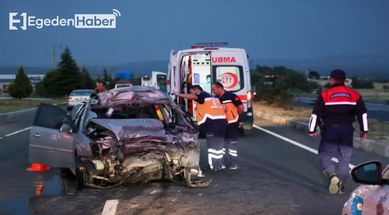 Uşak'ta Kamyona Çarpan Otomobilin Sürücüsü Hayatını Kaybetti!