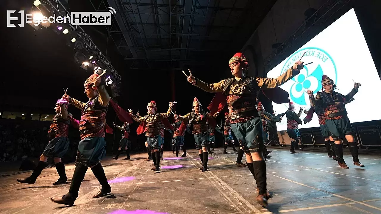 Halk Dansları Festivali Renkli Görüntülere Sahne Oldu..