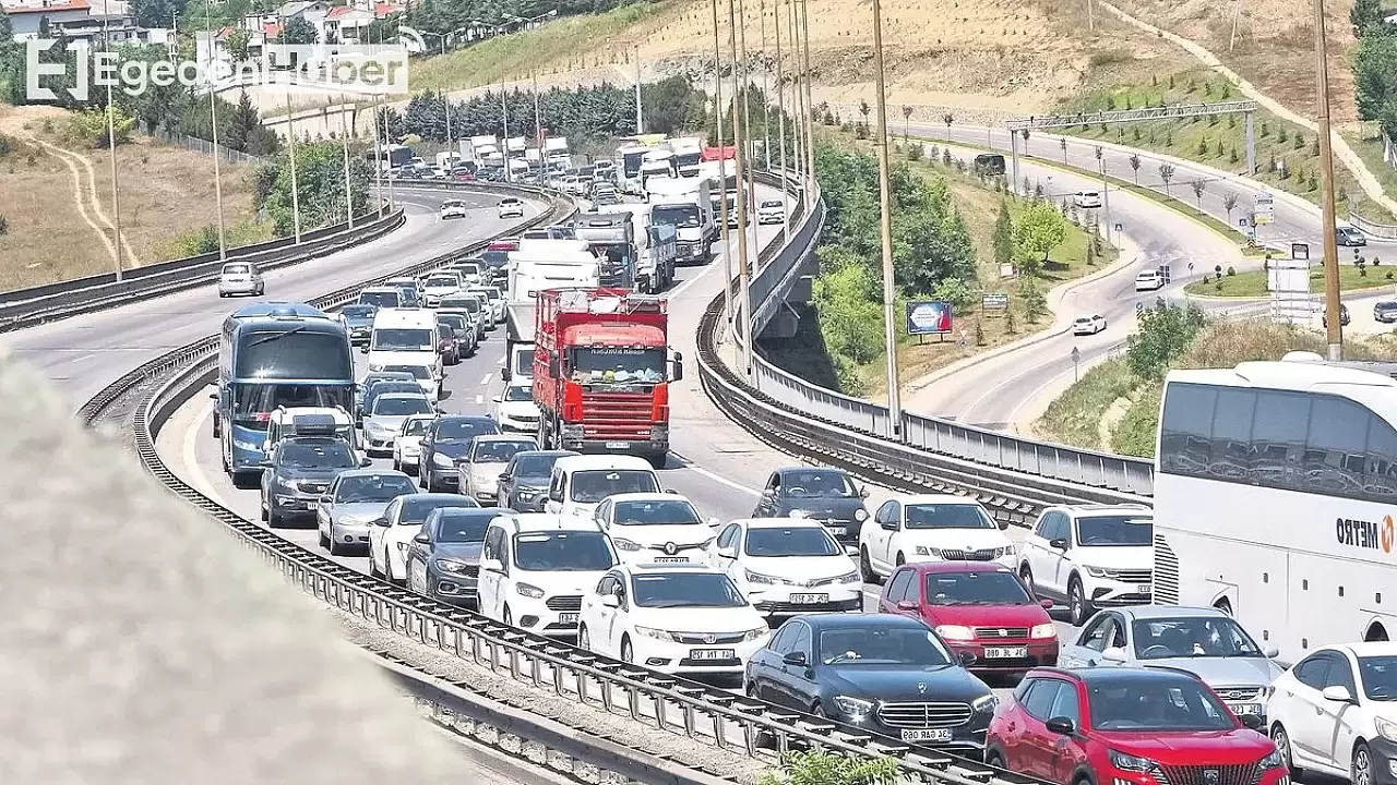 Yaz sezonunun sona ermesiyle tatilciler dönüş yolunda heyecanla evlerine doğru ilerliyor