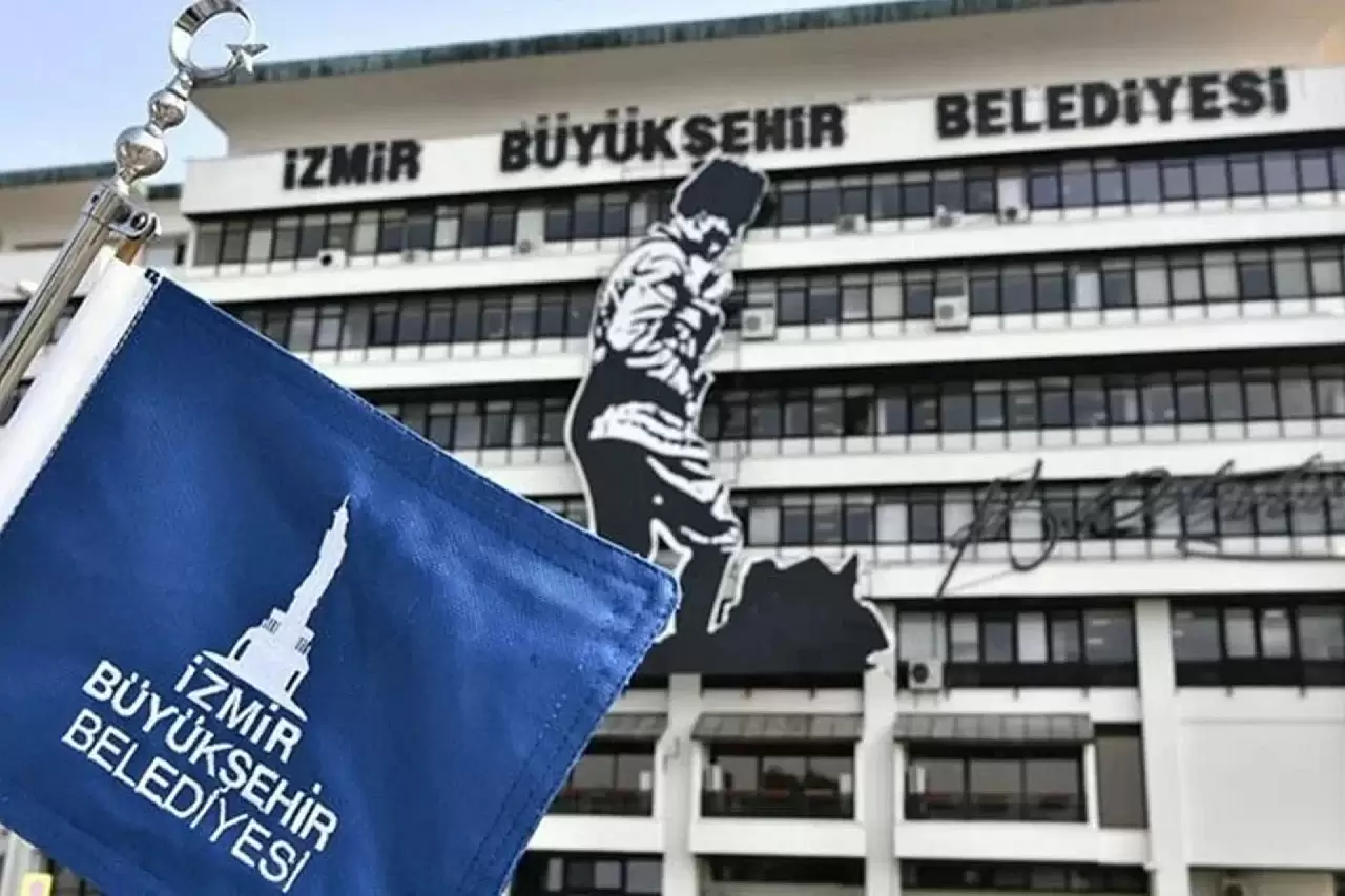 İzmir Büyükşehir Belediyesi'nden Bayraklı'daki Balık Ölümleri ve Koku ile İlgili Açıklama