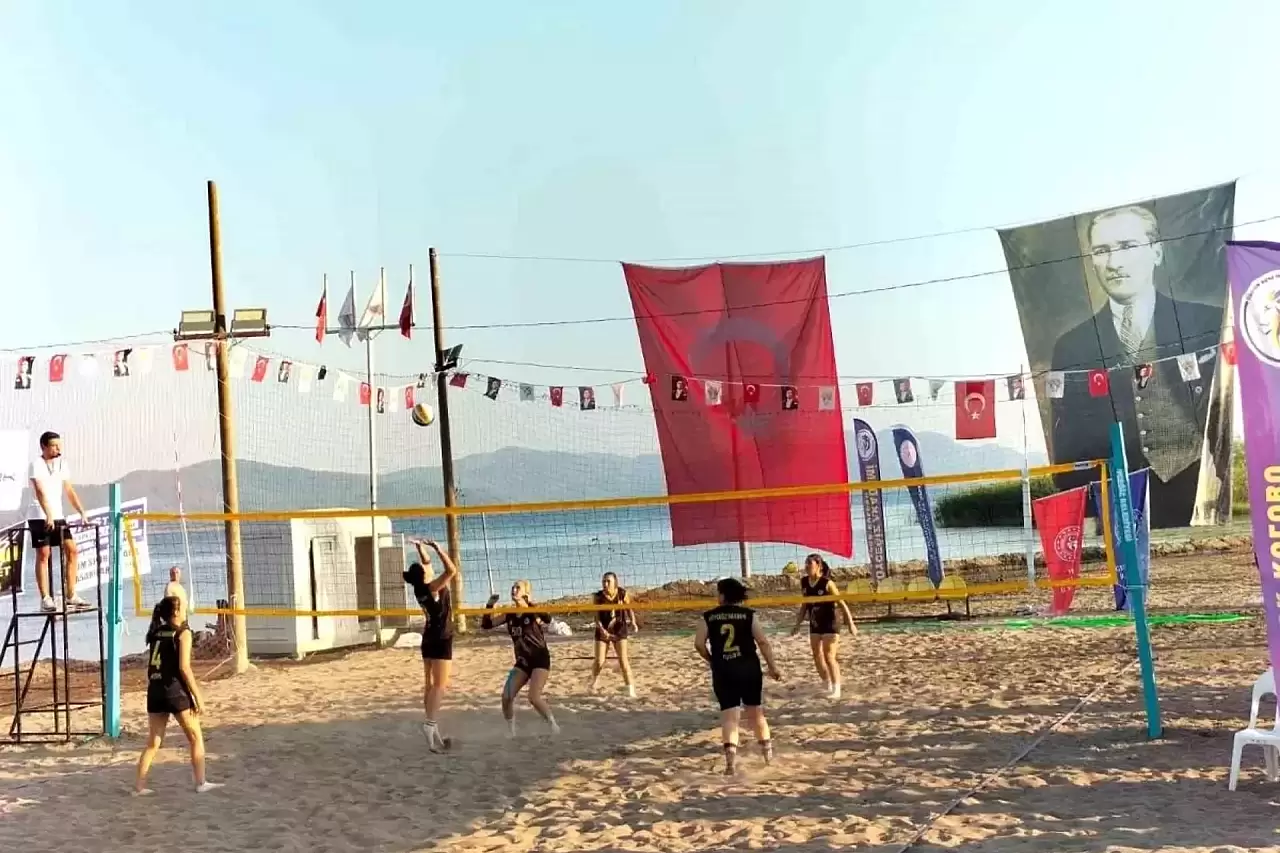 Köyceğiz'de 3. Zafer Kupası Plaj Voleybolu Turnuvası Başladı