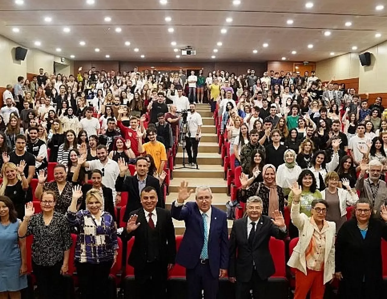 Ege Üniversitesi Yeni Medya ve İletişim Tezli Yüksek Lisans Programı Açıldı