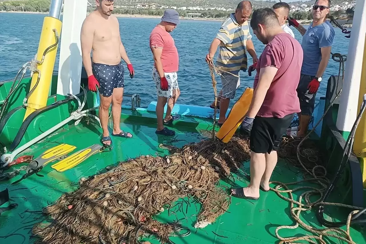 Edremit Körfezi'nde Hayalet Ağ Temizliği Başladı