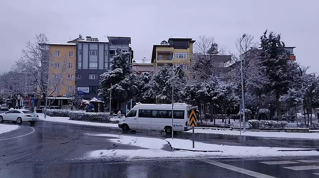 Denizli'ye mevsimin ilk karı yağdı!