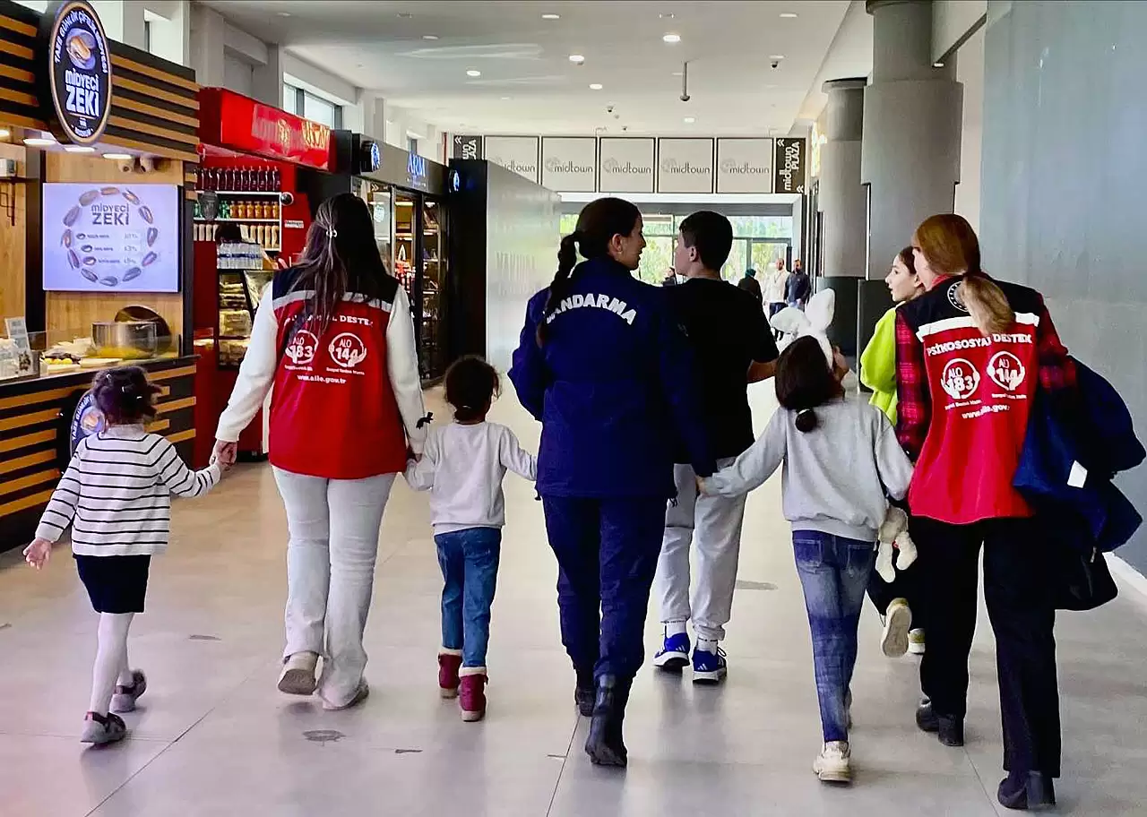 Jandarma, Bodrum'daki koruma altındaki çocuklarla etkinlik düzenledi