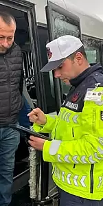 Jandarma, okul çevrelerinde ve okul servis araçlarında denetimlerini sıklaştırdı