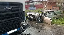 Yenice'de meydana gelen trafik kazasında tır ile otomobil çarpıştı, 1 kişi yaralandı.