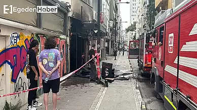 İzmir Konak'ta korku evi yanarak kül oldu