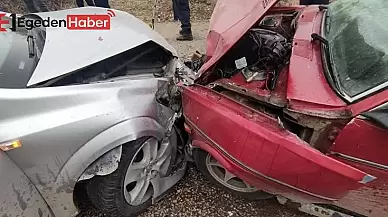 Afyonkarahisar'da feci kaza: İki araç kafa kafaya çarpıştı, olay yerine ambulanslar sevk edildi!