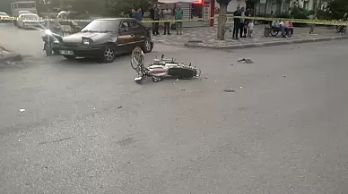 Afyonkarahisar'da Otomobil ile Motosiklet Çarpıştı: 2 Kişi Ağır Yaralandı, Hemen Hastaneye Kaldırıldı