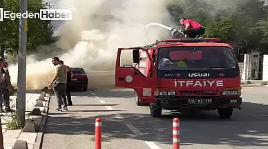 Araç Park Halindeyken Aniden Alev Aldı, Sürücü Büyük Korku İçinde