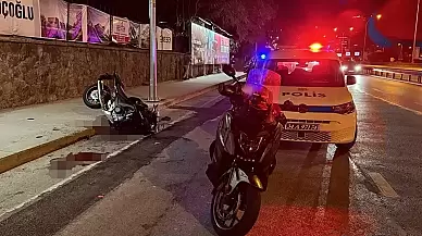 Üsküdar'da Motosikletin Yol Temizleme Aracına Çarpması Sonucu 1'i Ağır 2 Yaralı