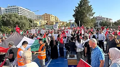 Binlerce Kişi İsrail Saldırılarına Tepki Yürüyüşünde Buluştu: Filistin Halkı İçin Slogan Attı