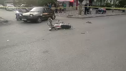 Afyonkarahisar'da Otomobil ile Motosiklet Çarpıştı: 2 Kişi Ağır Yaralandı, Hemen Hastaneye Kaldırıldı