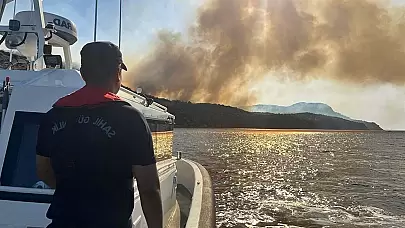 Çanakkale'deki yangın faciasında antik limanda mahsur kalanlara Sahil Güvenlik yetişti: 99 kişi kurtarıldı!