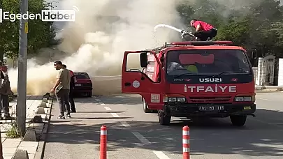 Araç Park Halindeyken Aniden Alev Aldı, Sürücü Büyük Korku İçinde