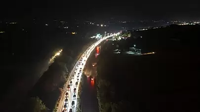 Manisa’da Sağanak Yağış Hayatı Olumsuz Etkiledi: Yollar Sular Altında, Trafik Felç Oldu