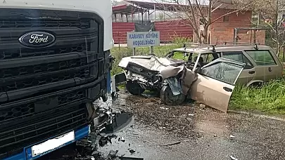 Yenice'de meydana gelen trafik kazasında tır ile otomobil çarpıştı, 1 kişi yaralandı.