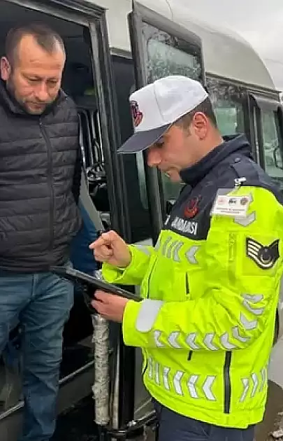 Jandarma, okul çevrelerinde ve okul servis araçlarında denetimlerini sıklaştırdı