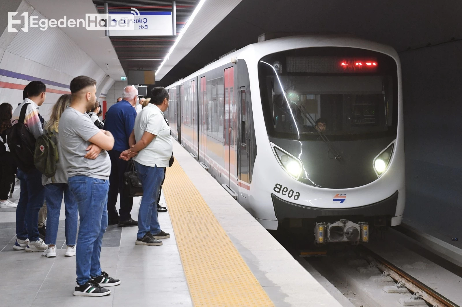 İzmir Metrosu 24 yaşına girdi