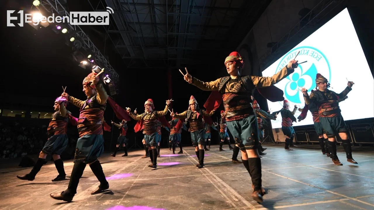 Halk Dansları Festivali Renkli Görüntülere Sahne Oldu..