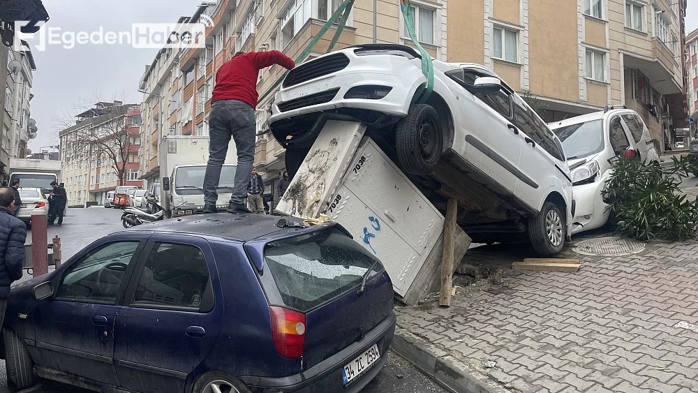 Kaza Sonucu Alev Topuna Dönen 3 Araçta 6 Kişi Yaralandı