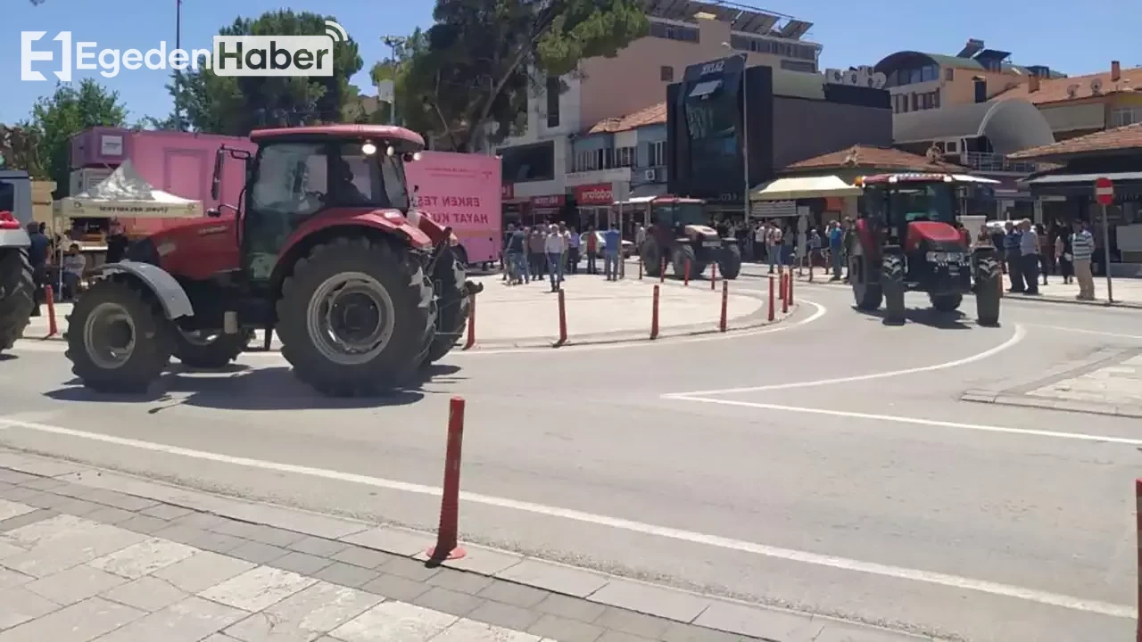 Çiftçiler, traktörleriyle indirim talebi için protesto düzenledi