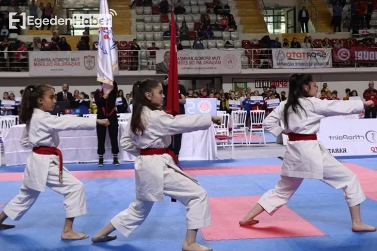 Balkan Çocuklar Karate Şampiyonasını Türk Sporcular Kazandı