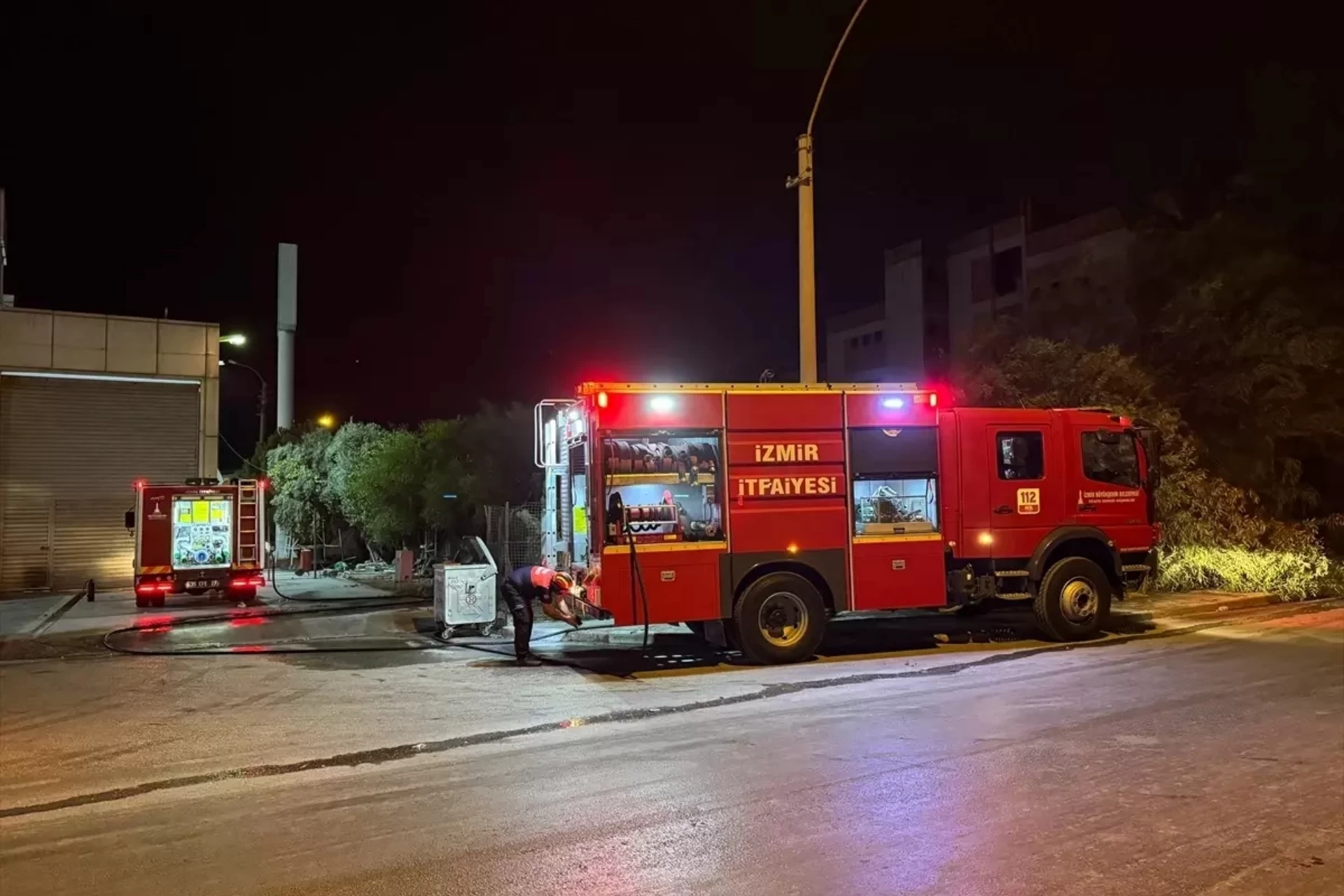 İzmir Bornova'da Otluk Alanda Çıkan Yangın Söndürüldü