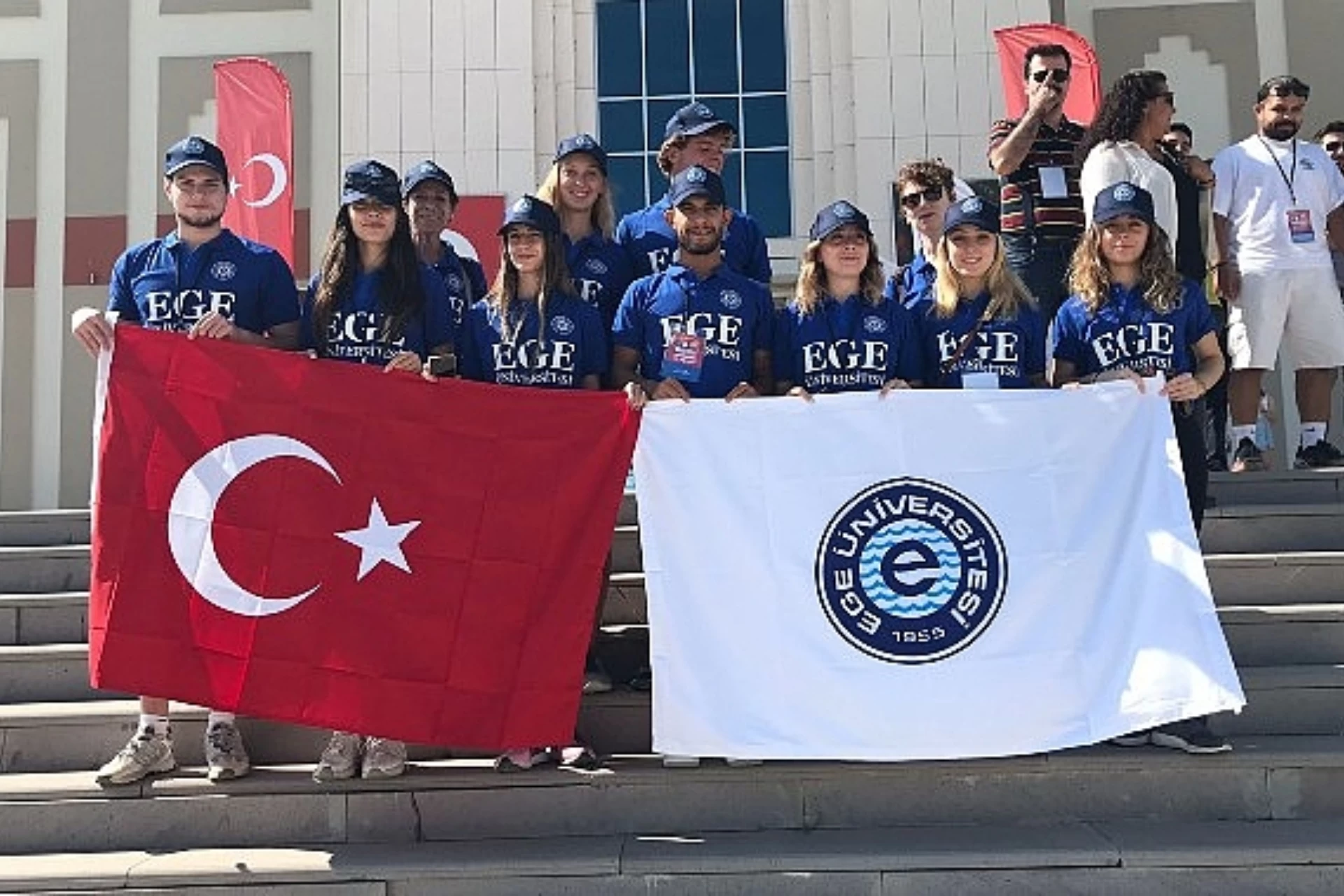 Ege Üniversitesi Öğrencileri Büyük Taarruz'un 102. Yıl Dönümünde Zafer Yürüyüşü'ne Katıldı