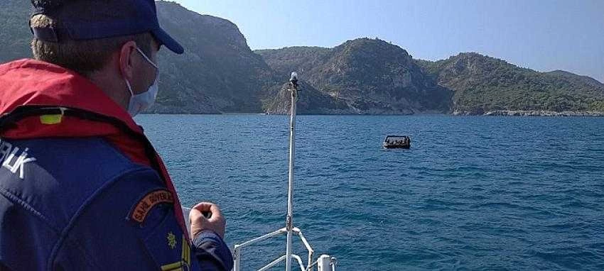 Kuşadası'nda Yunanistan'a yüzmeye çalışan 3 kişi suçüstü yakalandı.