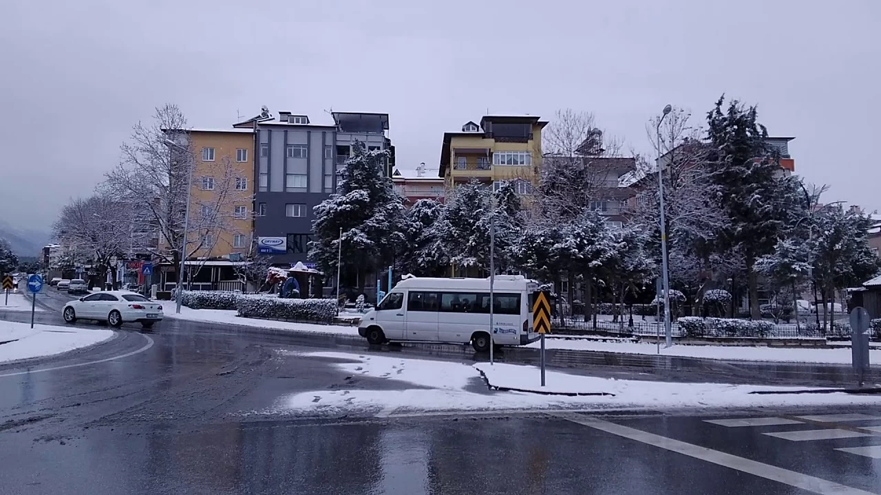 Denizli'ye mevsimin ilk karı yağdı!