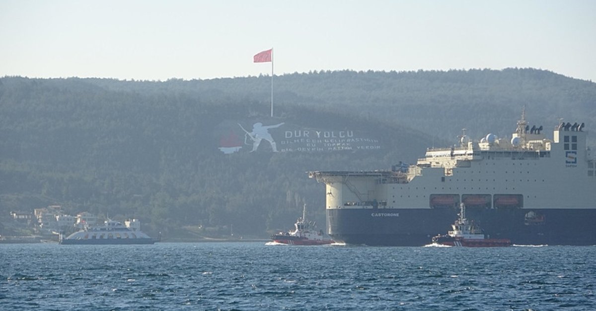 Dev gemi, Çanakkale Boğazı'nı büyük bir heyecanla aşarak yoluna devam etti!