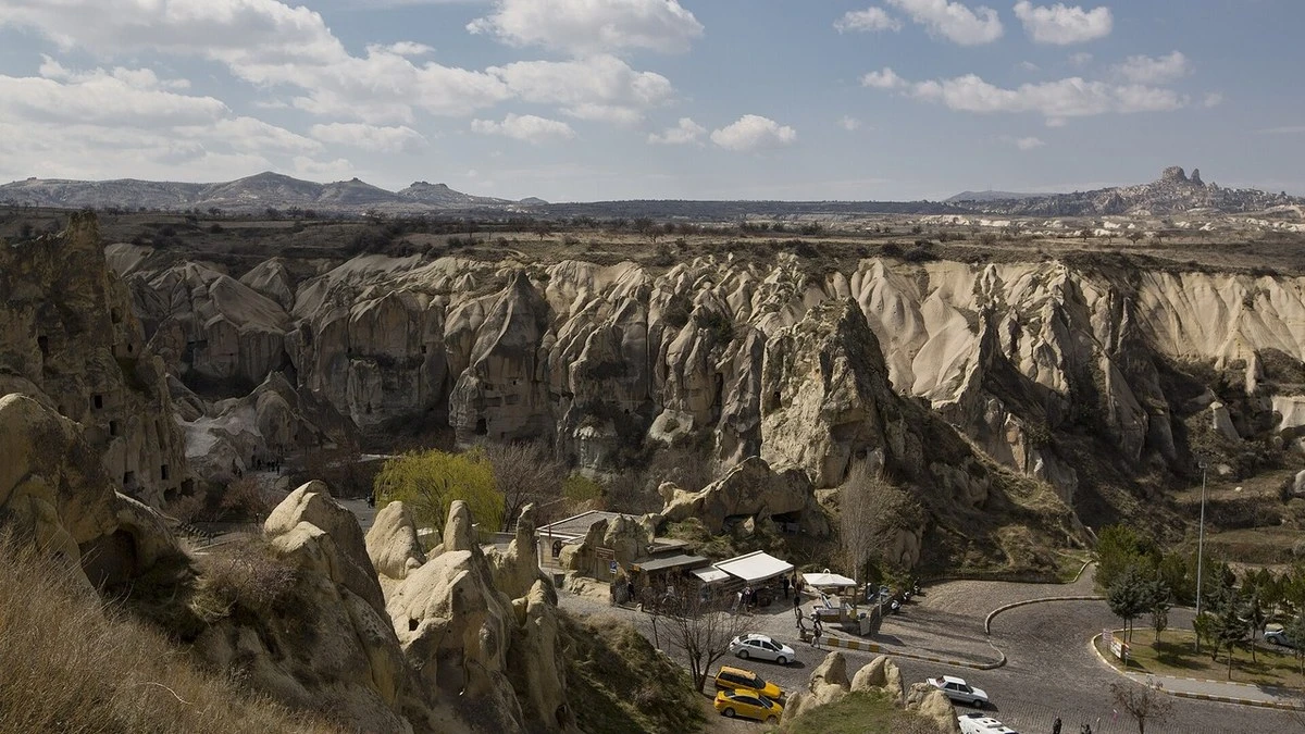 Göreme'de peribacası çöktü: 2 ölü