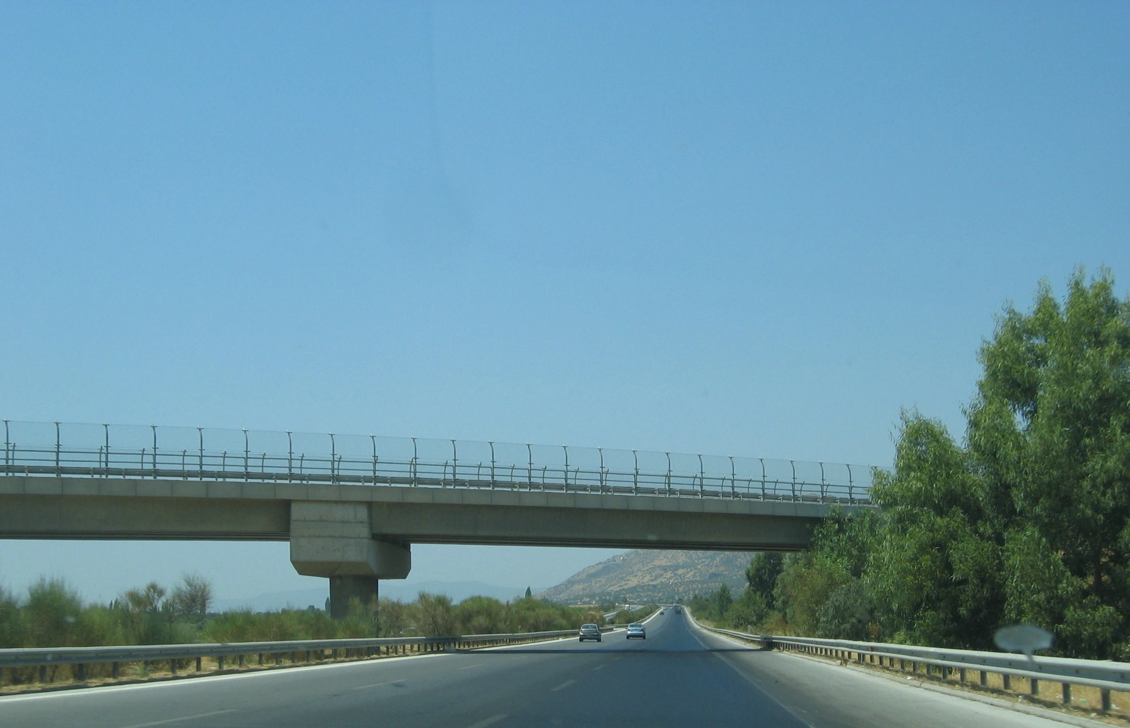 Aydın yakınlarında İzmir-Aydın Otoyolu üzerinden geçen kavşak köprüsü, arşiv fotoğrafı