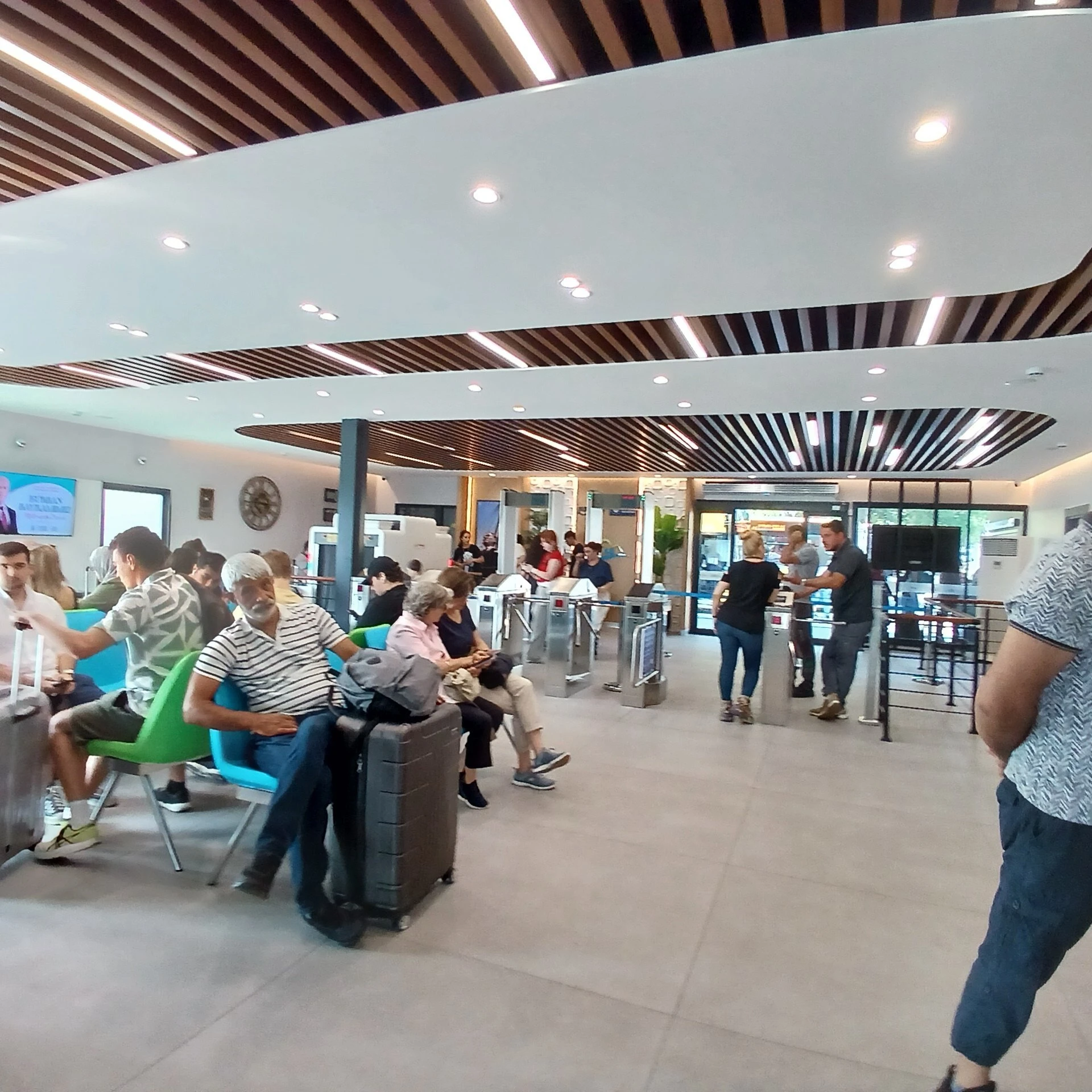 Bursa Mudanya'daki BUDO deniz otobüsü iskelesinin bekleme salonu