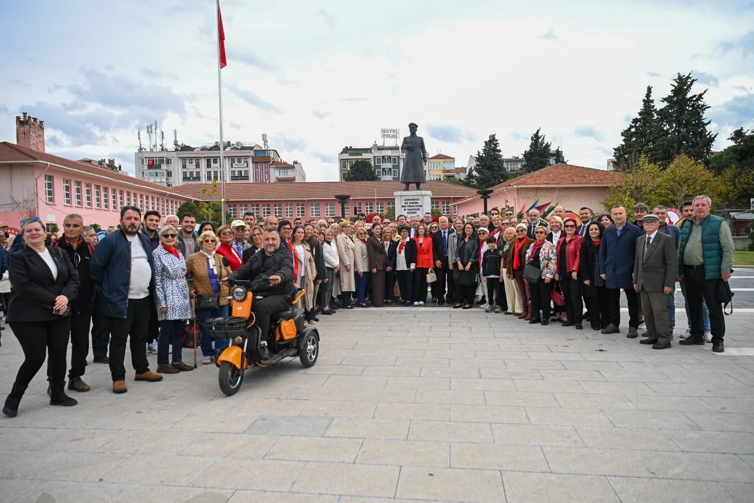 Çanakkale Cumhuriyet Meydanı'nda 2025 yılındaki 29 Ekim töreninden bir kare (arşiv)