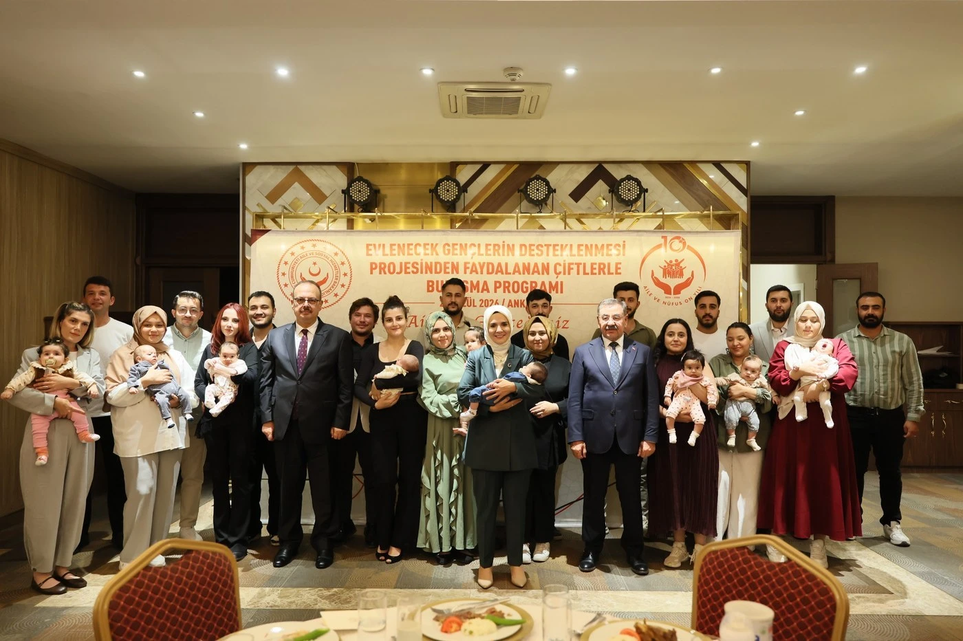 Aile ve Gençlik Fonu'ndan yararlanan çiftlerle düzenlenen buluşma programı, Ankara