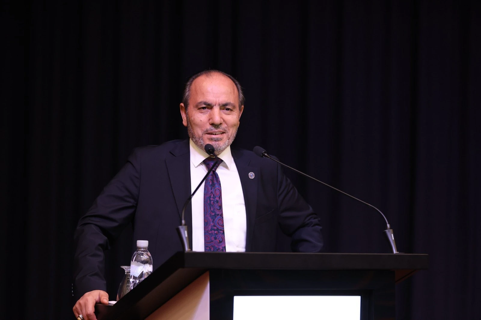 Denizli'de Pamukkale Üniversitesi Rektörü Prof. Dr. Mahmud Güngör İŞKUR Gençlik Programı kurasında konuşma yaparken