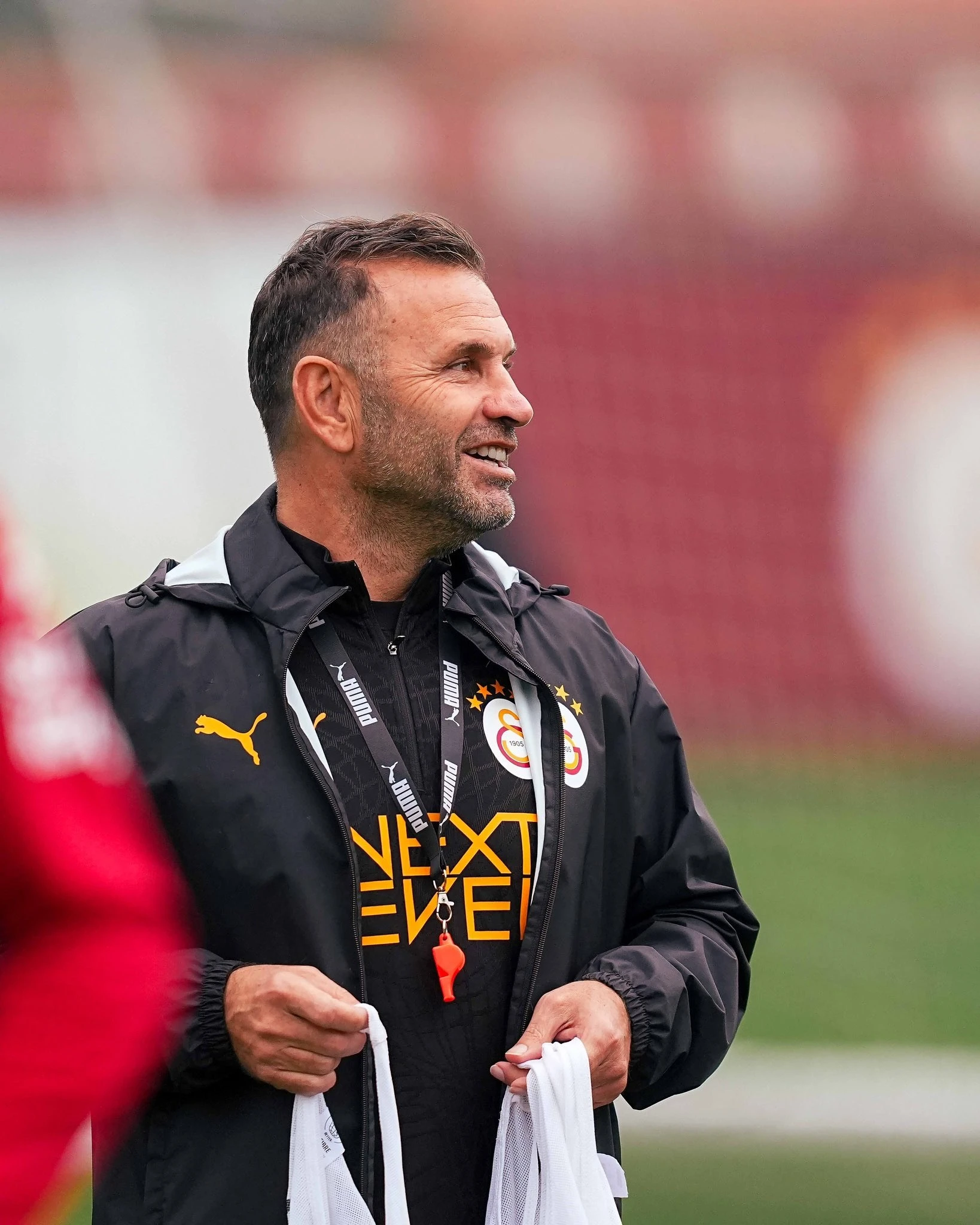 Galatasaray Teknik Direktörü Okan Buruk Konyaspor maçı öncesi antrenmanda