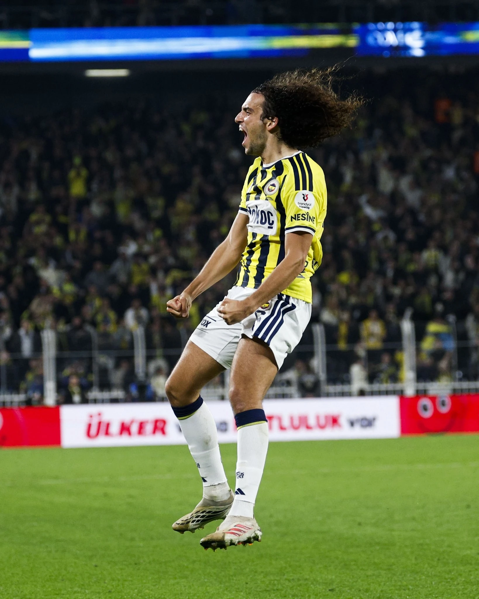 Fenerbahçe-Göztepe maçında Mattéo Guendouzi gol sevincinde